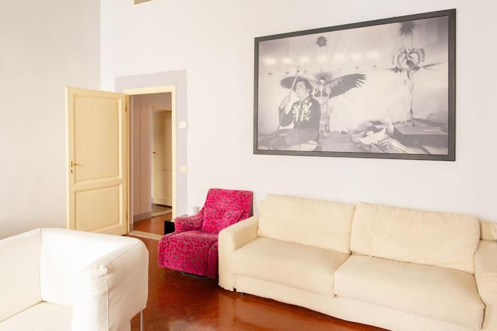 Elegant Apartment Near Piazza Della Signoria فلورنس المظهر الخارجي الصورة