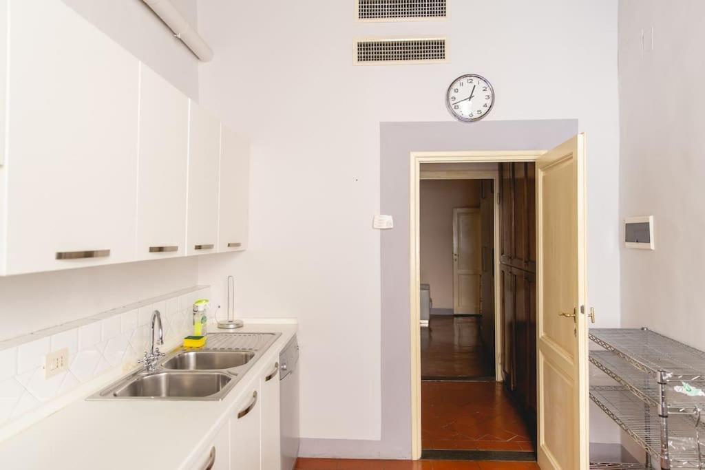 Elegant Apartment Near Piazza Della Signoria فلورنس المظهر الخارجي الصورة